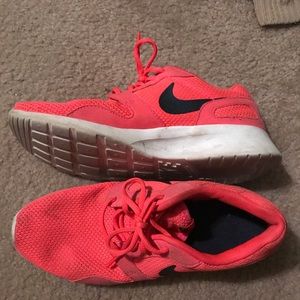 Women’s Nike size 9 pink
